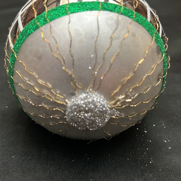 NWT Gorgeous Hand Blown Glass Holiday Santa Ornament. Very Detailed. - Picture 10 of 13